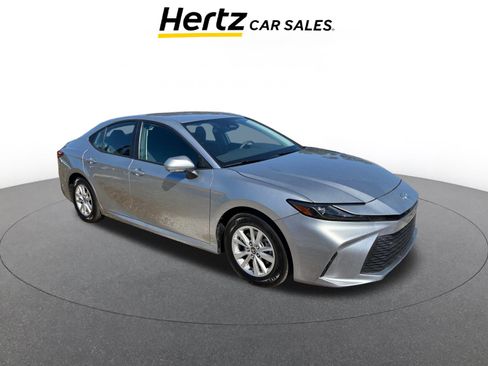 Used 2025 Toyota Camry LE image 1
