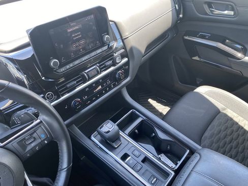 Used 2022 Nissan Pathfinder SV FWD image 8