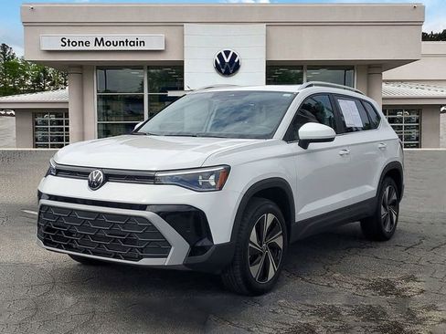 Used 2025 Volkswagen Taos SE w/ Panoramic Sunroof Package AWD/4WD image 1