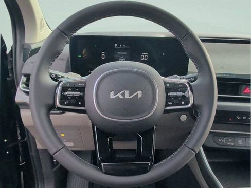 New 2026 Kia Carnival LXS FWD image 13