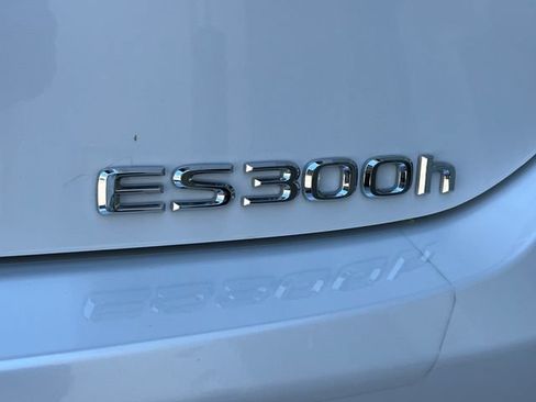 Used 2025 Lexus ES 300h w/ Premium Package FWD image 22