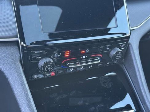 New 2025 Jeep Grand Cherokee L Altitude image 26