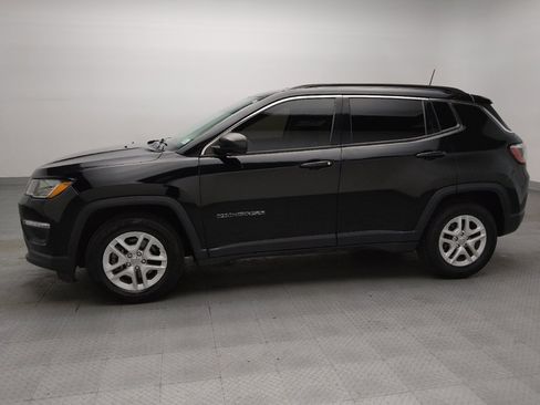 Used 2019 Jeep Compass Sport w/ Tech Group FWD image 2