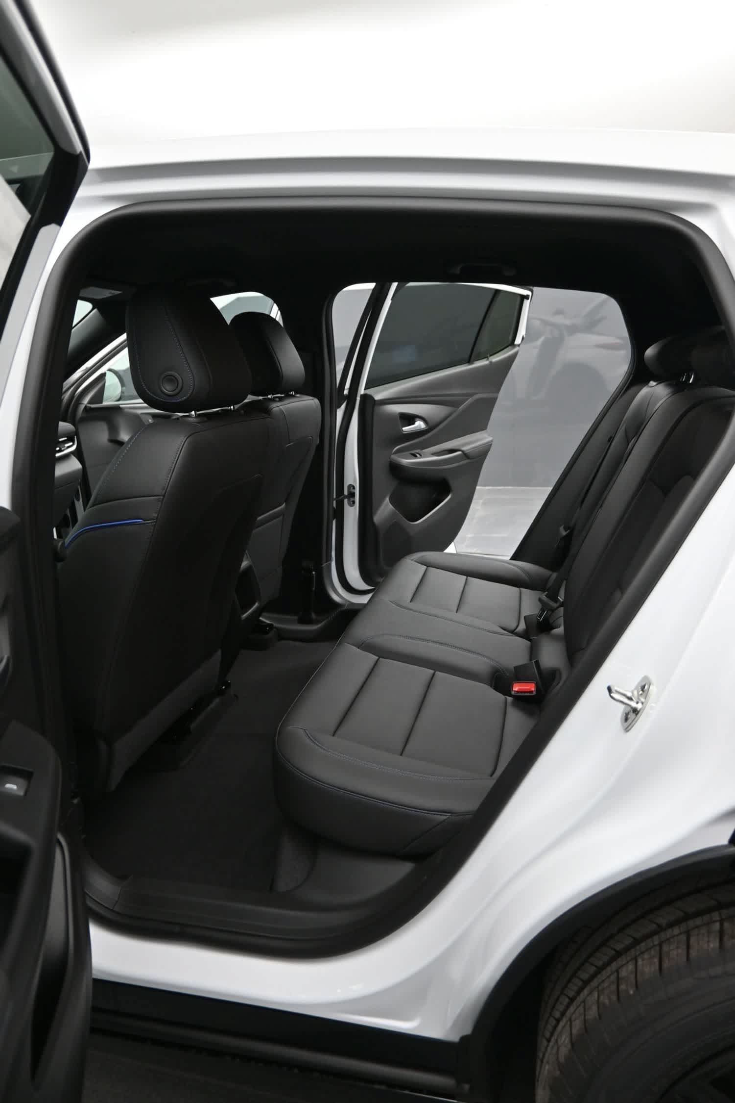 New 2026 Buick Envista Sport Touring w/ Convenience I Package FWD image 17
