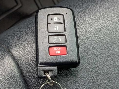 Used 2018 Toyota Highlander XLE FWD image 31