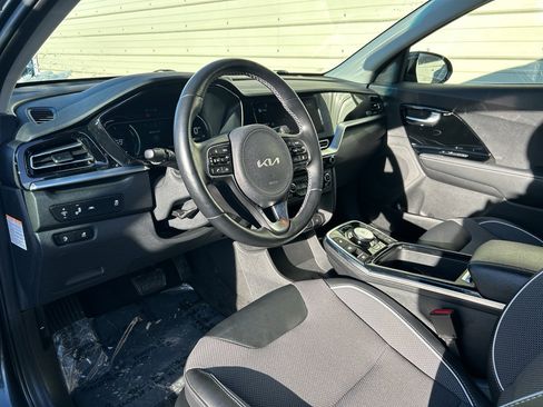 Used 2022 Kia Niro EX w/ Cold Weather Package image 10