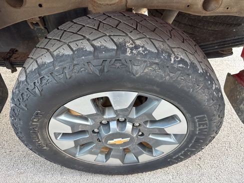 Used 2023 Chevrolet Silverado 2500 Custom w/ Custom Value Package image 5