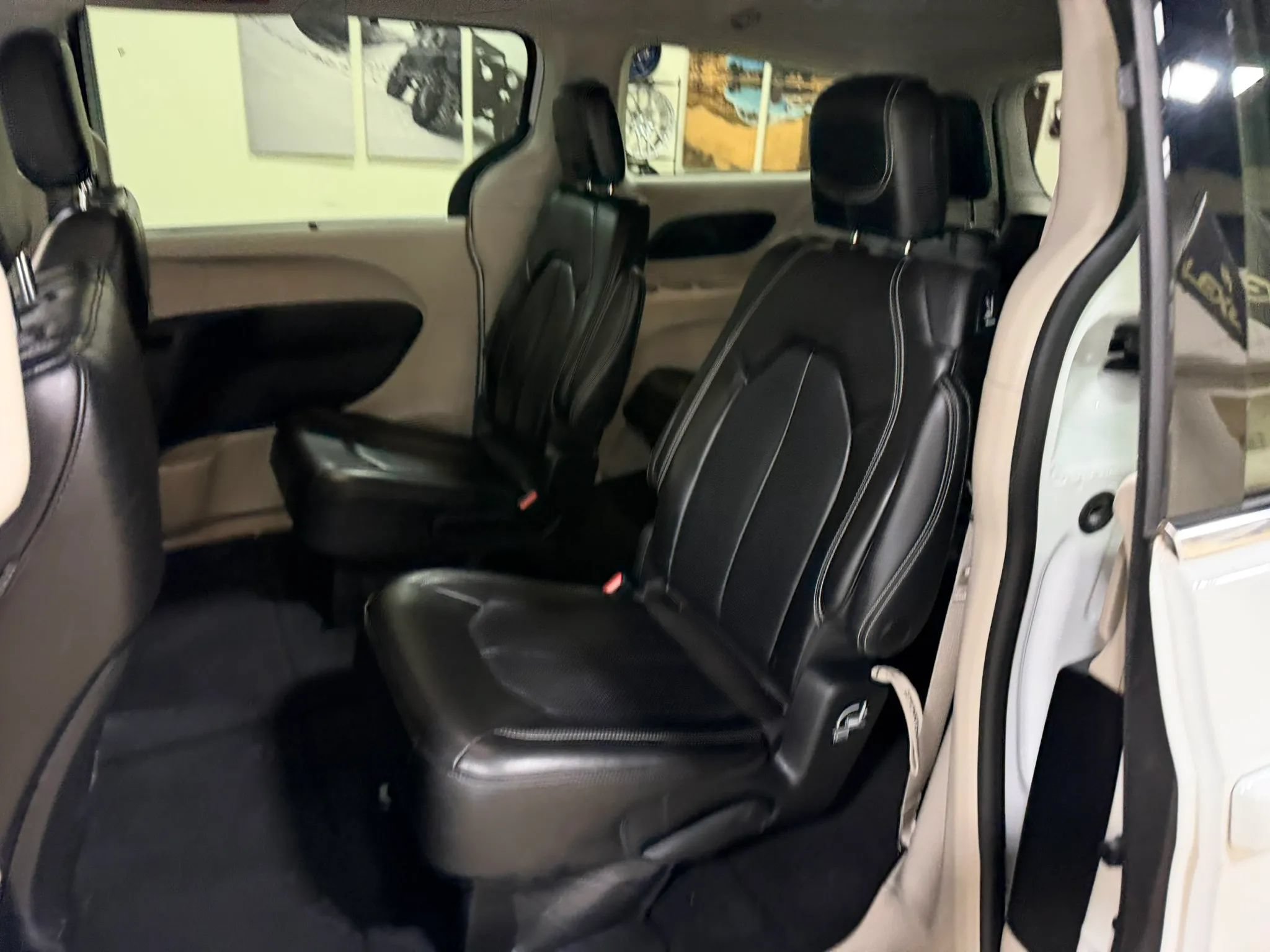 Used 2023 Chrysler Pacifica Touring-L FWD image 26