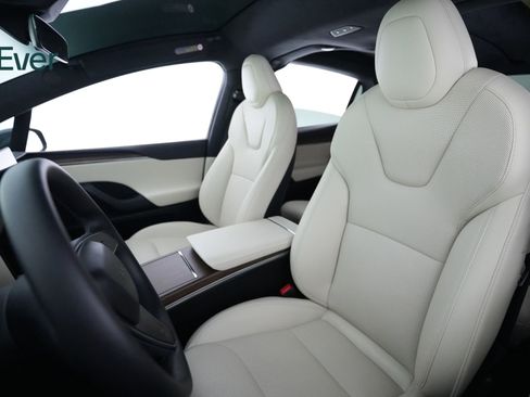 Used 2023 Tesla Model X AWD/4WD image 4