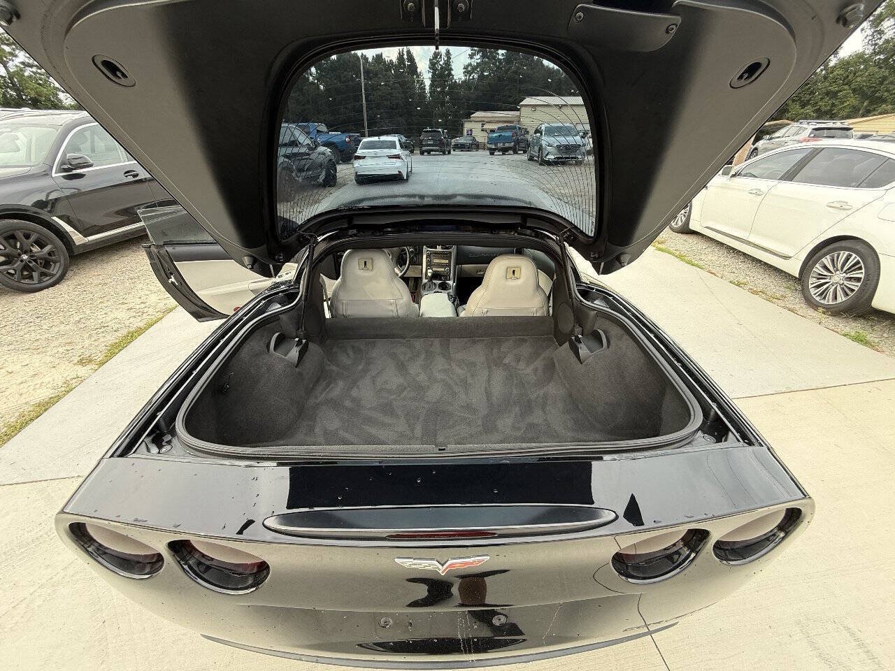 Used 2006 Chevrolet Corvette Coupe w/ Preferred Equipment Group RWD image 10