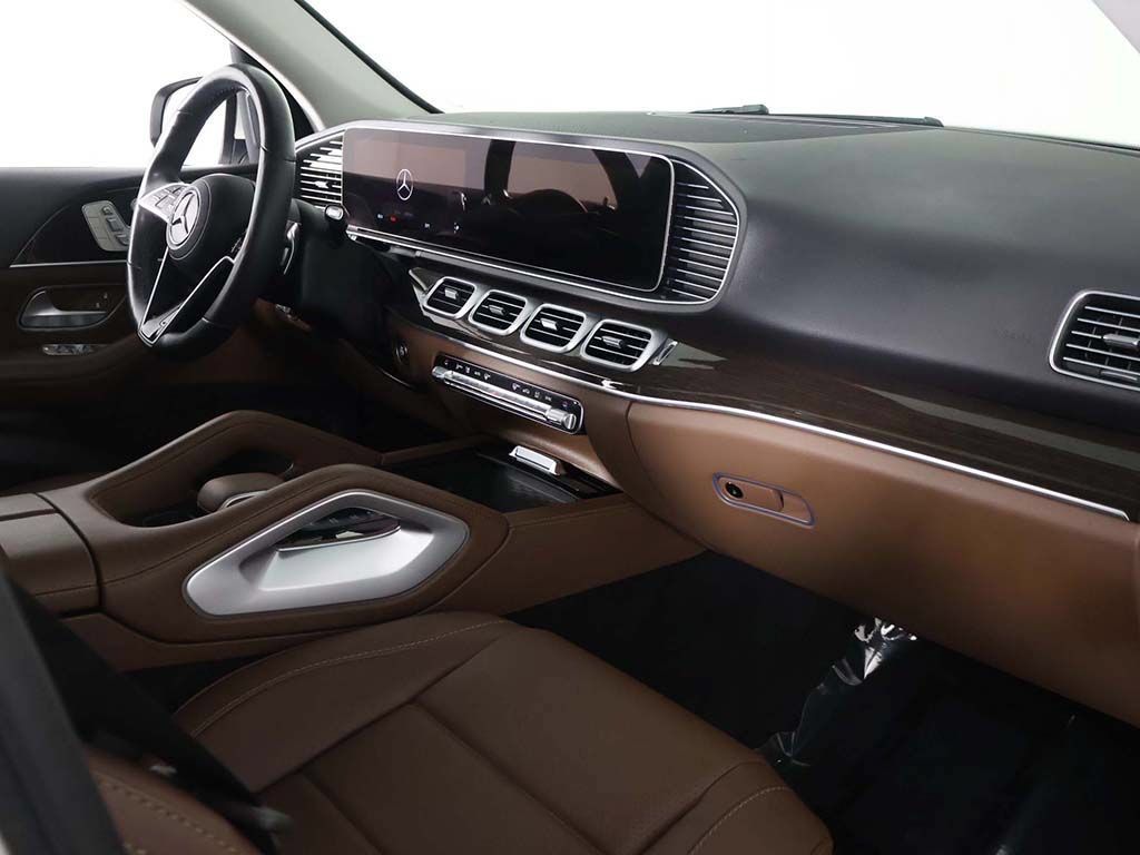 Used 2024 Mercedes-Benz GLE 450 4MATIC w/ AMG Line Exterior image 32