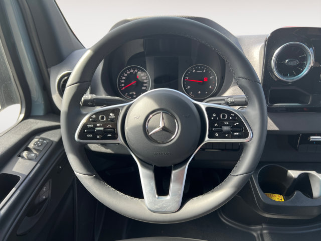 Used 2024 Mercedes-Benz Sprinter 2500 image 11