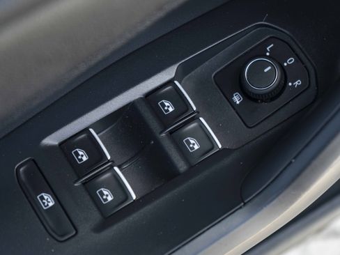 Certified 2025 Volkswagen Jetta S FWD image 34
