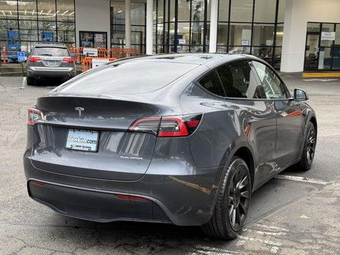 Used 2021 Tesla Model Y Long Range image 10