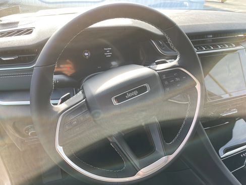 New 2025 Jeep Grand Cherokee 4WD image 17