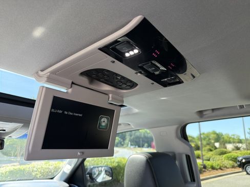 Used 2019 Chevrolet Suburban Premier image 7