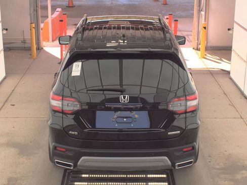 Used 2025 Honda Pilot Touring image 8