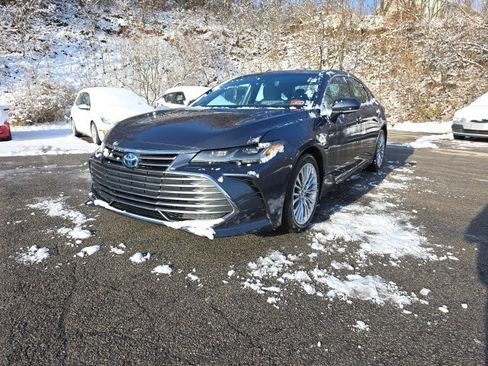 Used 2019 Toyota Avalon Limited image 1