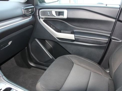 Used 2022 Ford Explorer XLT image 29