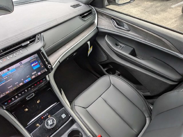 New 2027 Jeep Grand Cherokee Limited w/ Limited Altitude Package RWD image 19