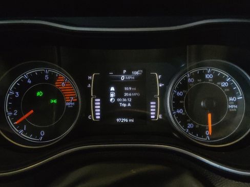 Used 2019 Jeep Cherokee Latitude Plus FWD image 23
