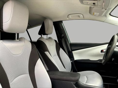 Used 2021 Toyota Prius LE AWD/4WD image 27