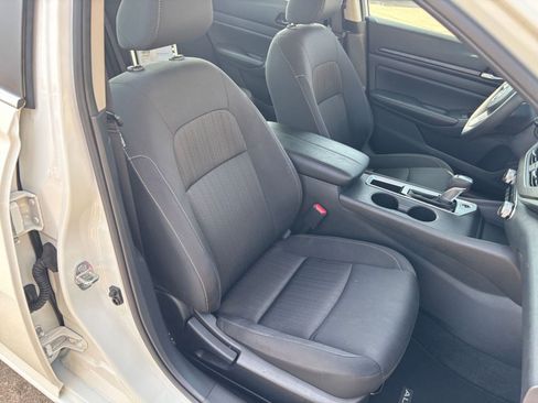 Used 2025 Nissan Altima 2.5 SV FWD image 35