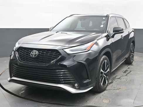 Used 2022 Toyota Highlander XSE image 3