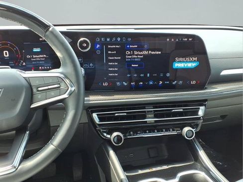 Used 2025 Chevrolet Traverse High Country FWD image 6
