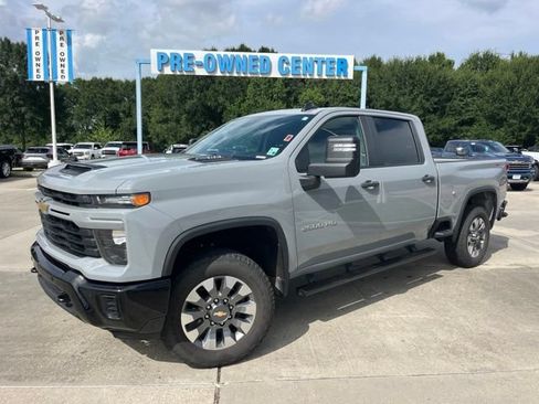 Used 2025 Chevrolet Silverado 2500 Custom w/ Custom Value Package AWD/4WD image 2