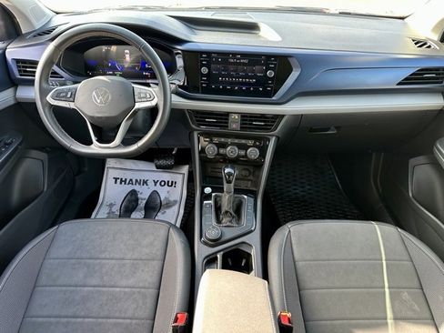 Used 2024 Volkswagen Taos SE image 17