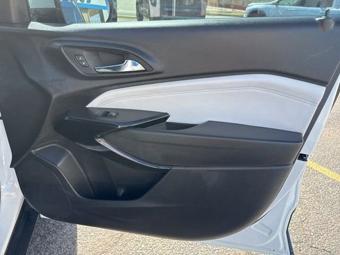 Used 2024 Chevrolet Trax LT image 16