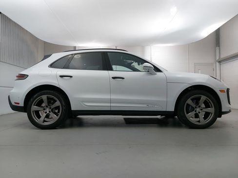 Used 2023 Porsche Macan Turbo image 8