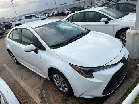 Used 2025 Toyota Corolla LE FWD image 6
