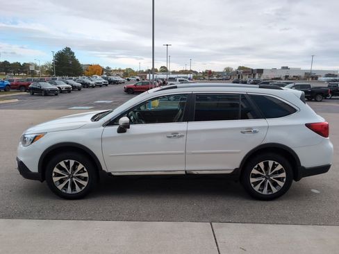 Used 2017 Subaru Outback 2.5i Touring w/ Popular Package #5A image 5