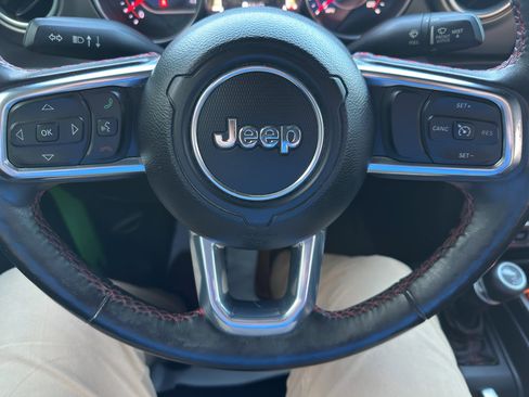 Used 2018 Jeep Wrangler Rubicon image 12