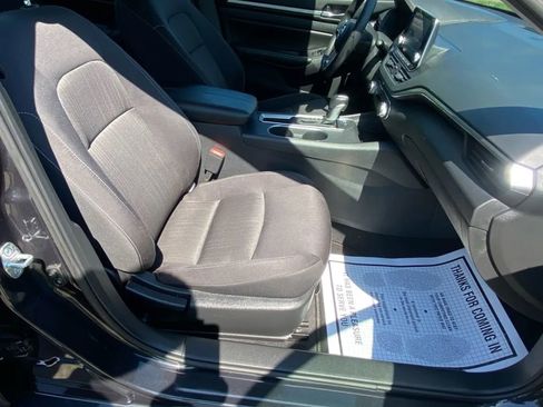 Used 2022 Nissan Altima 2.5 SV image 14