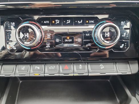 Certified 2024 GMC Sierra 2500 AT4 w/ AT4 Preferred Package image 18