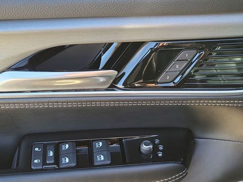 Used 2023 Jeep Wagoneer Series II image 24