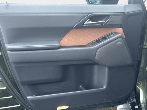 Used 2024 Lexus GX 550 image 16