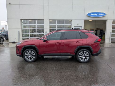 Used 2023 Toyota RAV4 XLE Premium image 10