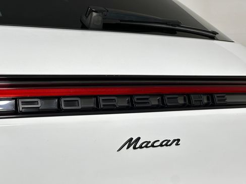 Used 2022 Porsche Macan AWD/4WD image 14