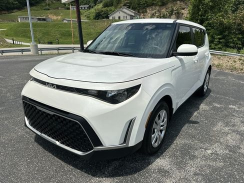 Used 2024 Kia Soul LX FWD image 7