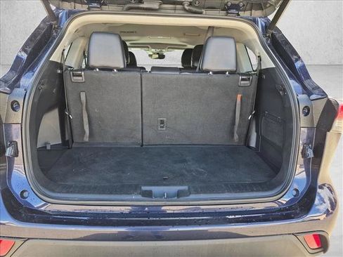 Used 2021 Toyota Highlander XLE FWD image 6