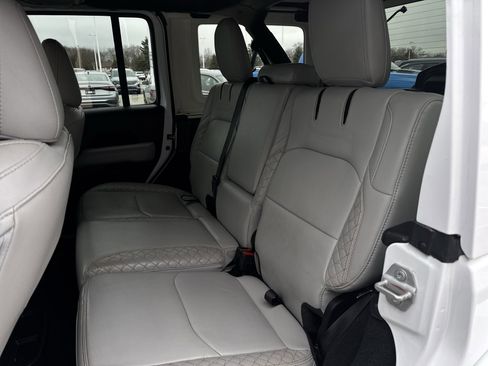 Used 2022 Jeep Wrangler Unlimited Sahara image 24