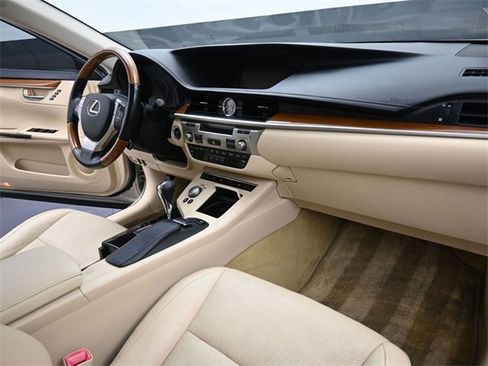 Used 2013 Lexus ES 300h image 24