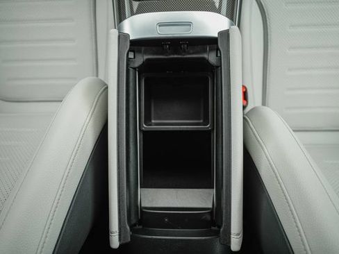 Certified 2024 Mercedes-Benz GLC 300 image 25