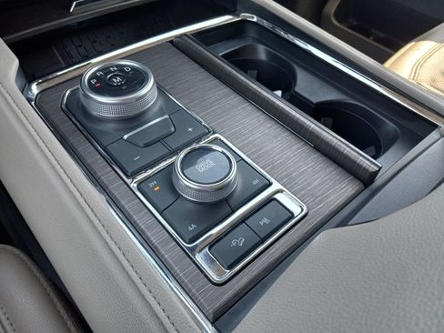 Used 2024 Ford Expedition Limited image 26