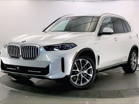 Used 2025 BMW X5 xDrive50e AWD/4WD image 11
