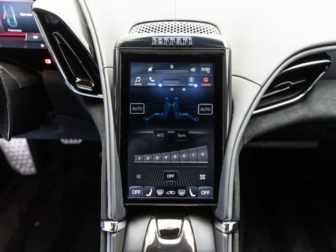 Certified 2021 Ferrari Roma image 21